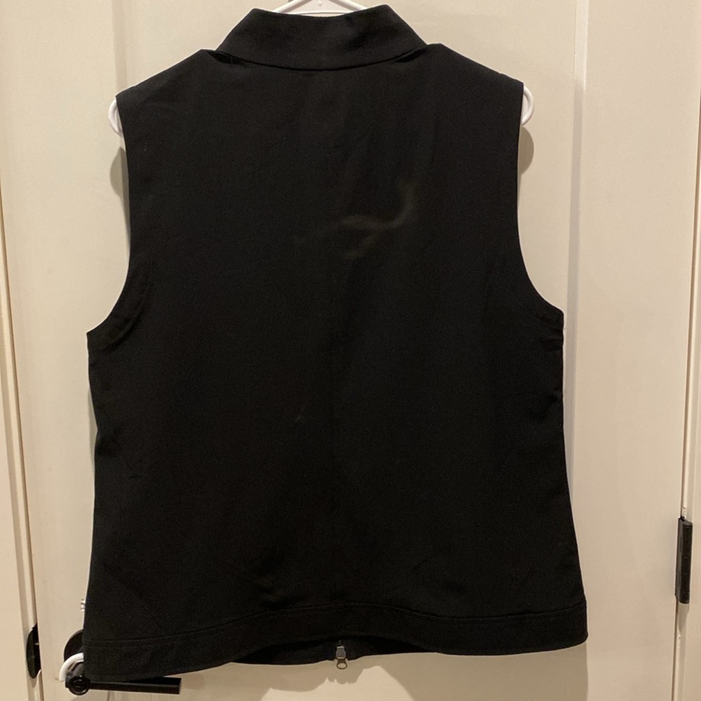 Chico’s Zenergy Ladies Full Zip Vest. Black w/White Piping. Side Pockets - Picture 3 of 4